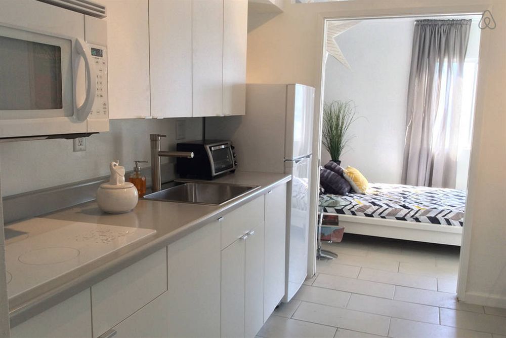 Modern Downtown Condo Палм Спринг Екстериор снимка
