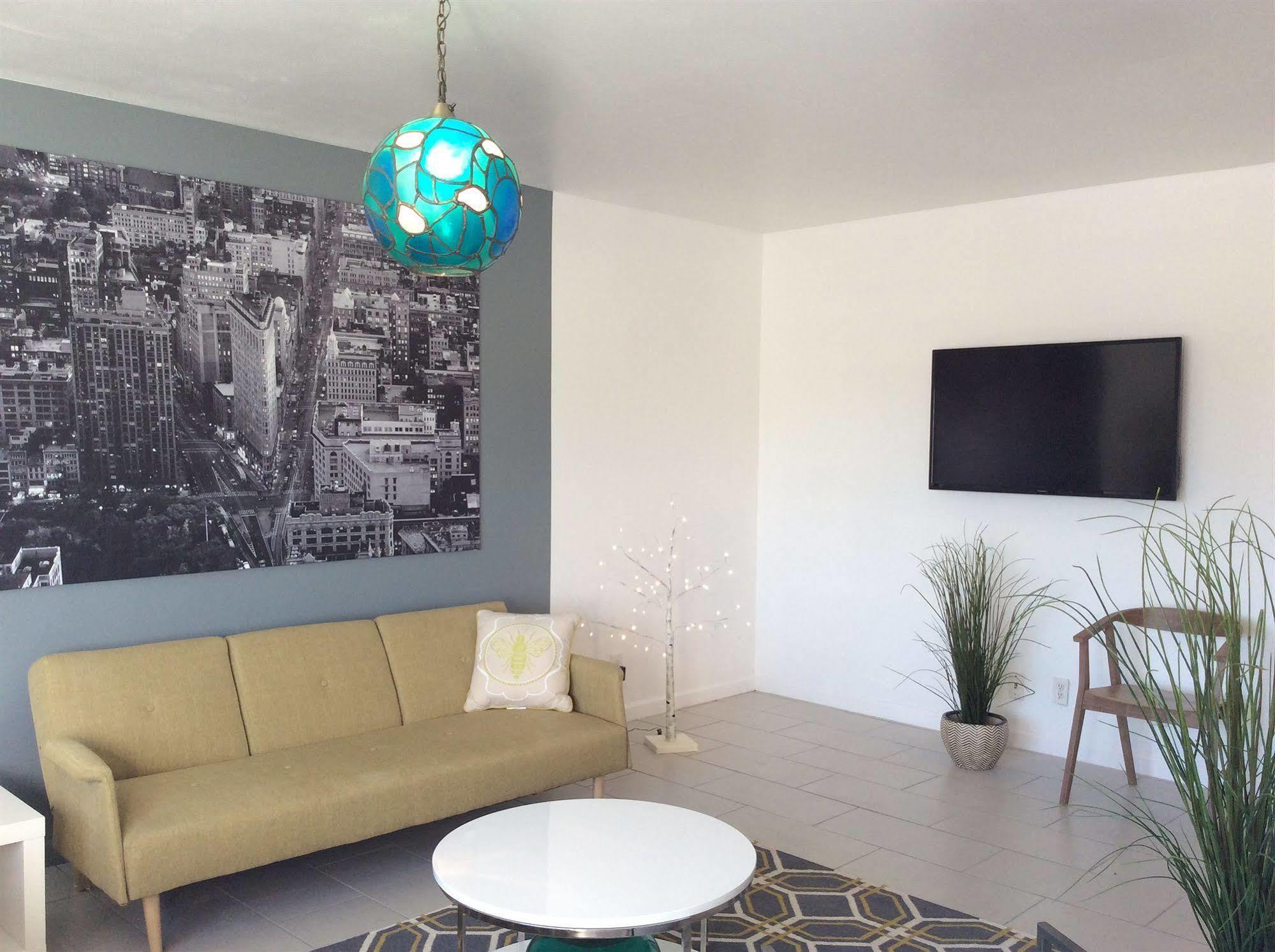 Modern Downtown Condo Палм Спринг Екстериор снимка