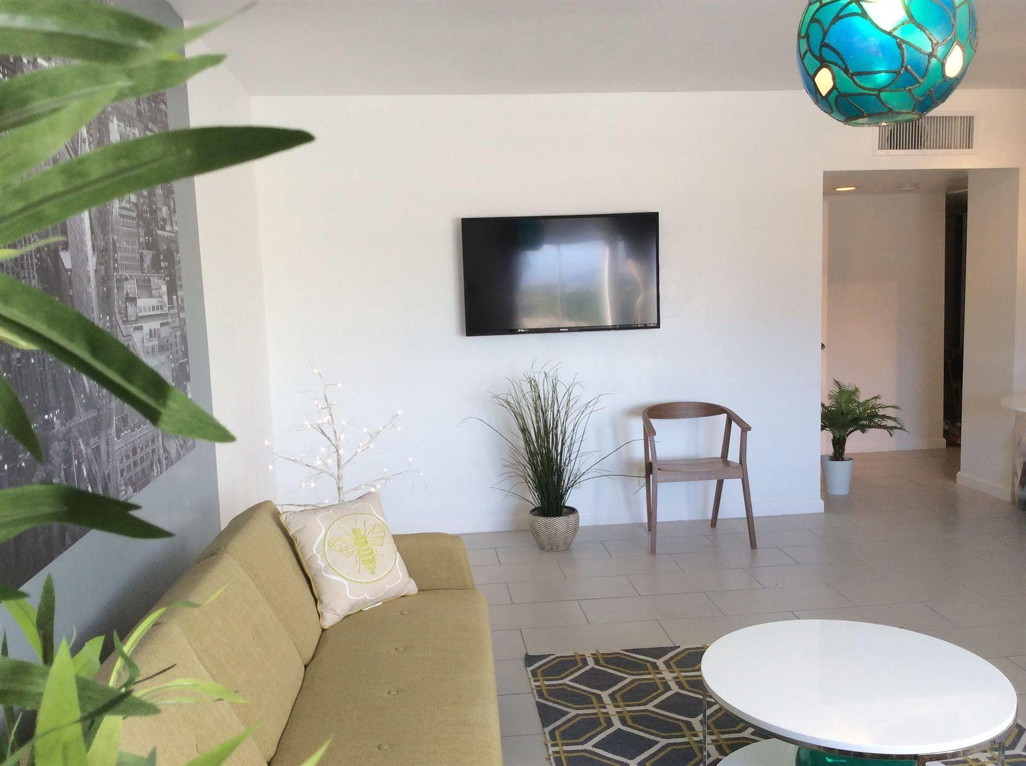Modern Downtown Condo Палм Спринг Екстериор снимка