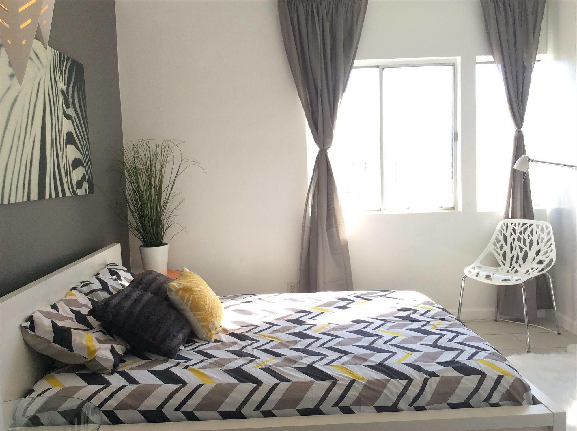 Modern Downtown Condo Палм Спринг Екстериор снимка