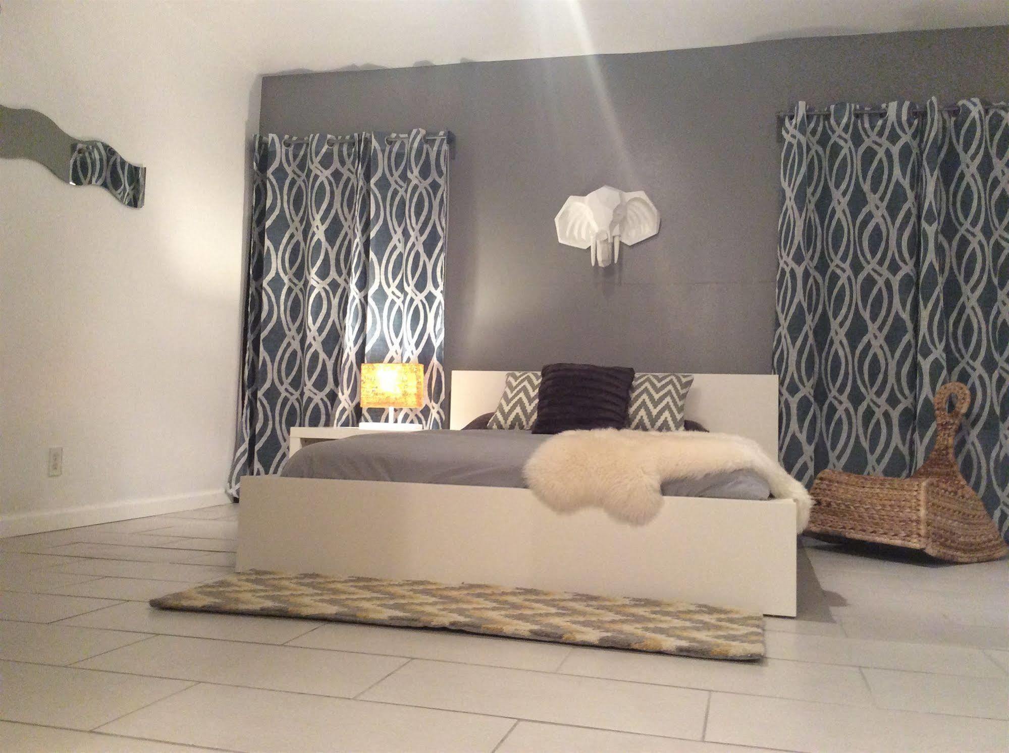 Modern Downtown Condo Палм Спринг Екстериор снимка