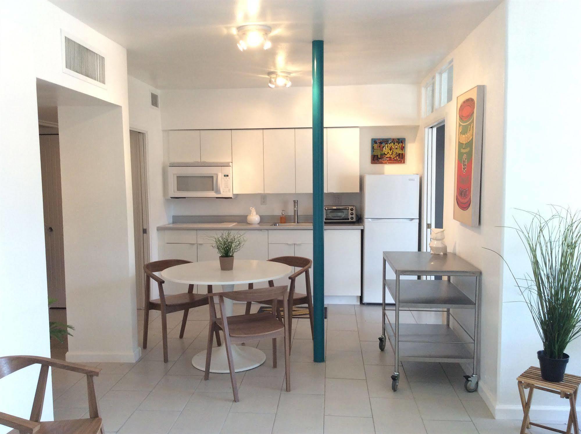 Modern Downtown Condo Палм Спринг Екстериор снимка